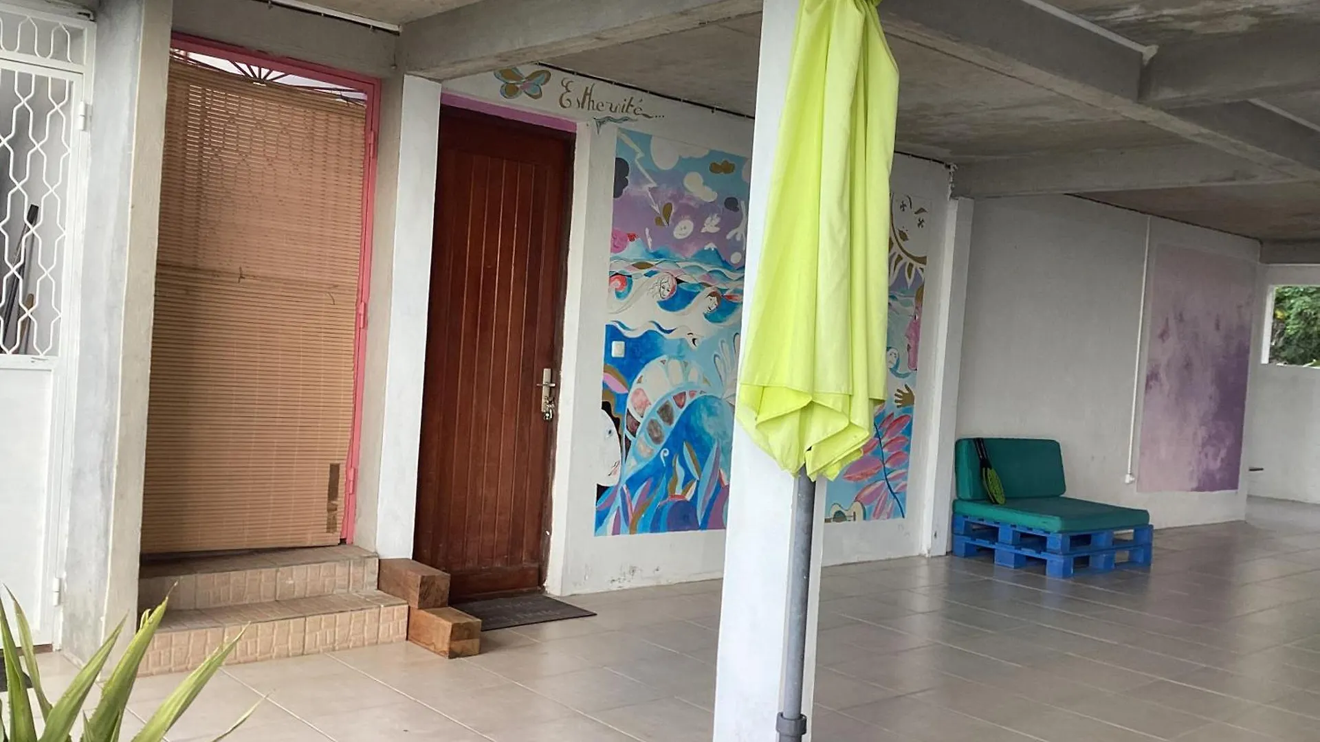 Schoelcher : studio équipé, deck et vue imprenable 0*,